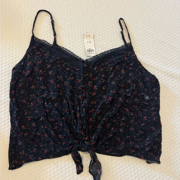 Abercrombie & Fitch Tops - Abercrombie and Fitch crop top